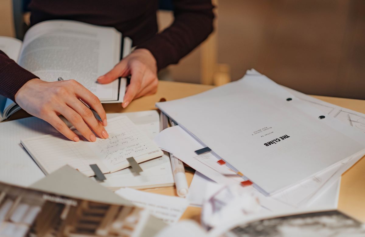 How to Write a Thesis Statement With Examples